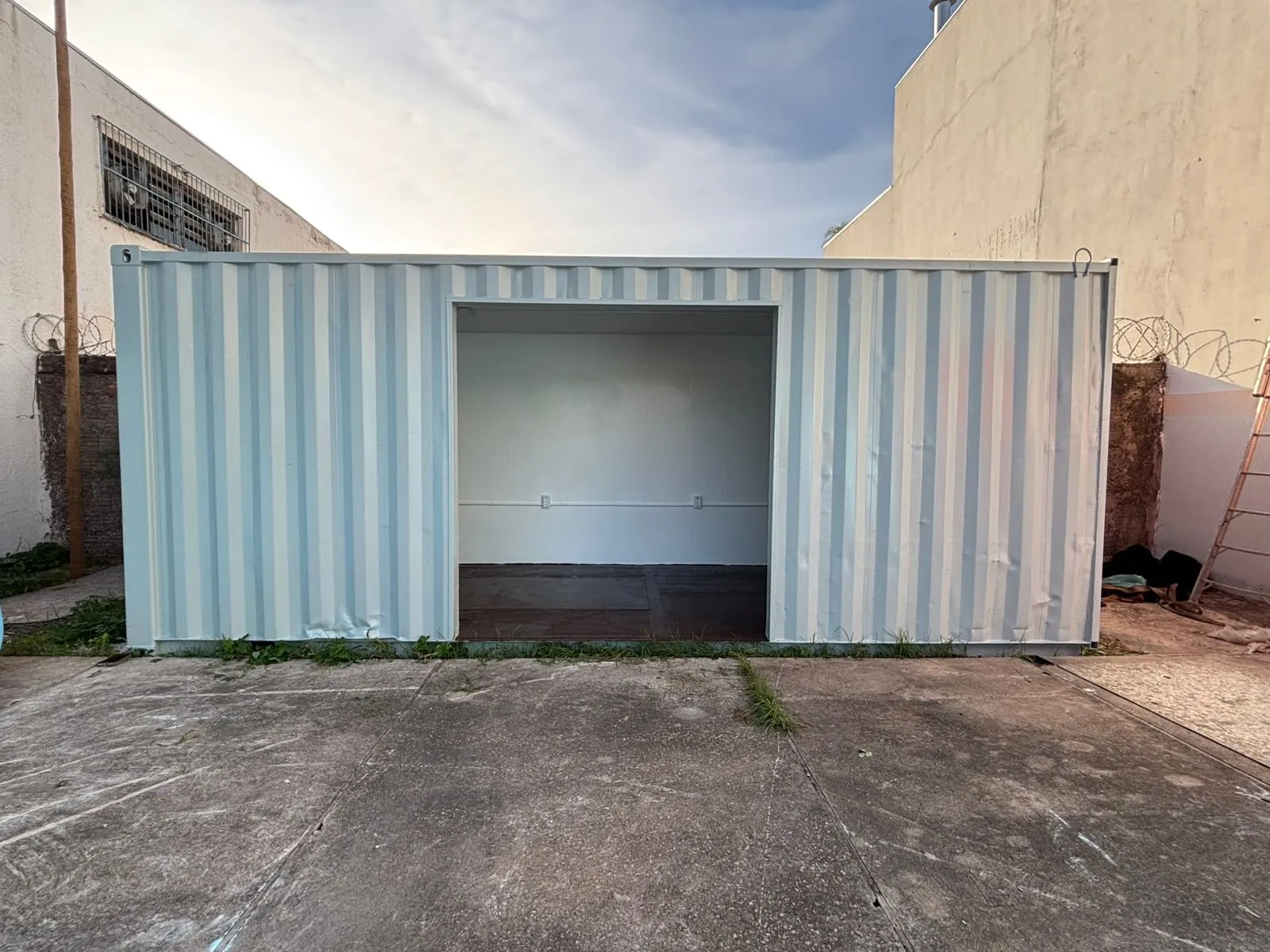 Container stand de venda